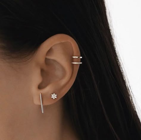 Ušný Piercing, Ear Peircings, Cool Ear Piercings, Pretty Ear Piercings, Septum Piercings, Helix Piercings, Cute Ear Piercings, Piercings Unique, Cute Piercings