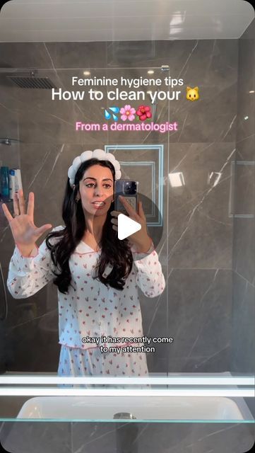 Dr Aamna Adel on Instagram: "Feminine hygiene tips every girl needs to know! How to wash your 🐱 the right way 💦🌸  Do you use feminine hygiene products? Let me know ⬇️  #dermatologist #femininehygiene #hygiene #hygienetips #hygieneproducts #smellgood #girltalk #girlythings #girlhacks" Womans Hygiene Tips, Feminine Hygiene Supplements, Better Breath Smell, How To Keep Your Vag Clean And Smelling Good?, Amazon Hygiene Products, How To Wash Your Virginia, How To Take A Bath Properly, How To Clean Your Virginia, Female Hygiene Tips Cleanses