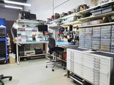 Electronics repair workshop workbench Electronics Workbench, Youtube Automation, Electronic Workbench, Lab Ideas, Office Automation, Electronics Workshop, Social Media Automation, Anime Retro, Email Automation