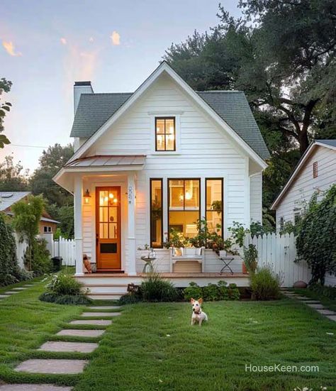 Small White Cottage Exterior, 1950s Bungalow Exterior, Small Cottage Exterior, Tiny House Design Small Cottages, White Cottage Exterior, Cottage Homes Interior, Small Cottage Ideas, Quaint Farmhouse, American House Design