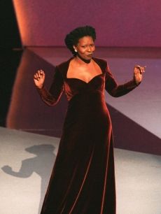 Whoopi Goldberg Whoopie Goldberg, Alex Martin, Oscar Fashion, Freida Pinto, Whoopi Goldberg, Oscar Dresses, Black Actors, Dark Autumn, African Diaspora