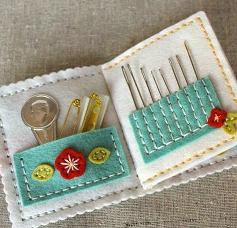 Sewing Case, Stitch Sewing, Needle Books, Operation Christmas, Quick Stitch, Sewing Kits, Needle Cases, Bags Diy, Felt Embroidery