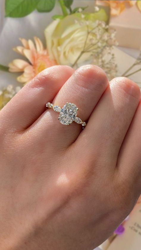 Engagement Rings For Slim Fingers, Engagement Rings Oval With Wedding Band, Engagement Ring Shopping Outfit, Non Traditional Engagement Rings Silver, Engagement Rings 2024, Vintage Silver Engagement Rings, Classic Engagement Ring Oval, Wedding Rings White Gold, Pretty Engagement Rings