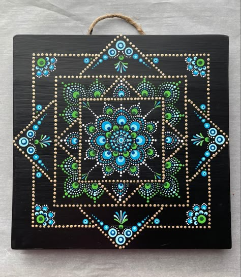 Square Mirror Mandala Art, Square Dot Painting, Square Mandala Dot Painting, Dot Painting On Square Canvas, Square Painting Acrylic, Mandala Art On Square Canvas, Square Dot Art, Mandala Art In Square, Mandala On Square Canvas