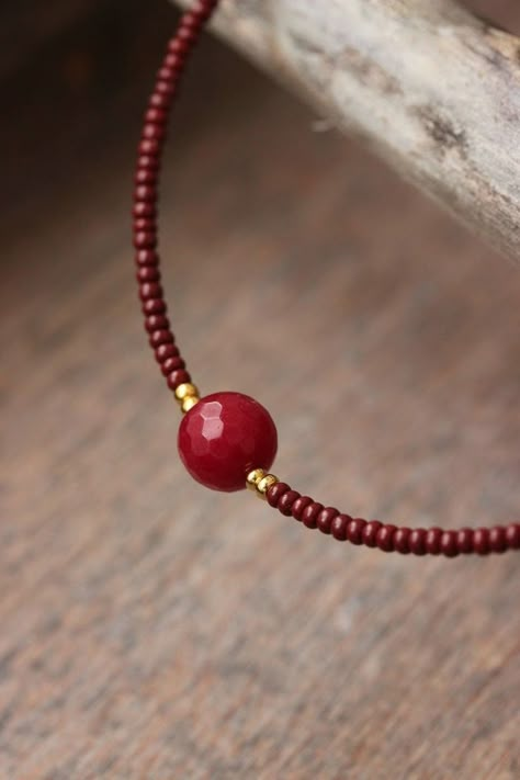 Red Bead Necklace Ideas, Single Bead Necklace, Stone Bead Necklace, Gold Bead Earrings, Necklace Ruby, Beads Choker, Bijoux Fil Aluminium, Fancy Jewelry Necklace, Beaded Jewelry Necklaces