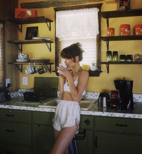 Ingenue Aesthetic, Photographie Indie, 사진 촬영 포즈, Foto Poses, European Summer, French Girl, Photo Instagram, Photography Inspo, A Kitchen