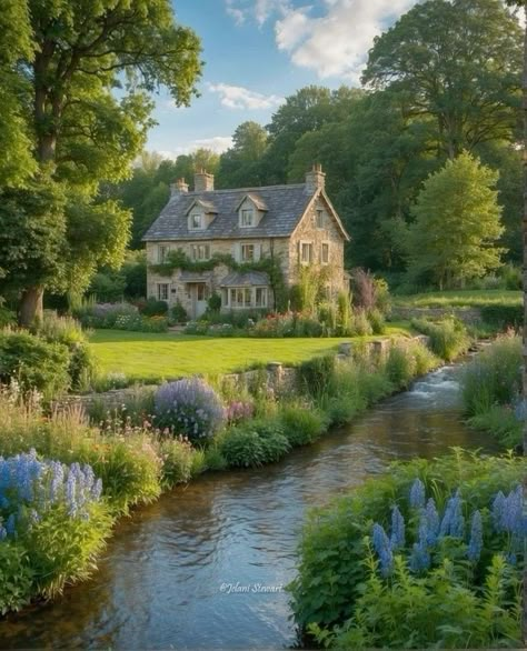 Houses In Fields, House In The Middle Of Nowhere, House Asthetic Picture, Cottage Homes Aesthetic, Countryside House Aesthetic, Country Side Cottage, Cottage House Aesthetic, House In Field, House Near River