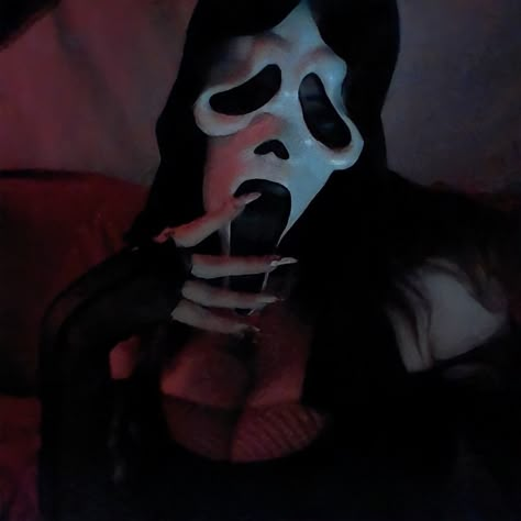 Scream Mask, Ghostface Scream, Face Profile, Face Icon, Shotting Photo, Halloween Photoshoot, Ghost Face, Discord Pfps, Ghost Faces