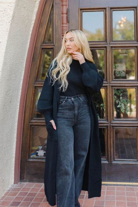 Easy to put together, fun, fresh and stylish long cardigan outfit ideas. Long Cardigan Wide Leg Pants, Long Sweater Styling, Trench Cardigan Outfit, Long Cardigan Jeans Outfit, Long Black Duster Outfit, Long Cable Knit Cardigan Outfit, Extra Long Cardigan Outfit, Long Cardigan Skirt Outfit, Long Blue Cardigan Outfit