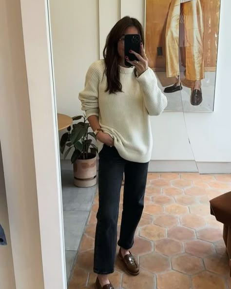 jessi caparella on Instagram: "FLASH SALE ⚡️code JESSI20⚡️for 48 hours on ALL full priced FRĒDA🤎 new *and returning* customers - major!! I popped in with my bestie yesterday to peep the Fall Drop 1 and Loafer Shop and figure out sizing for yall!! If you’ve been wanting these beauties now’s the perfect time 🥰  Comment SHOP for links and sizing recs on my favs!!!  Petite style, millennial style, street style, summer style, vacation style, preppy style, resort wear, style round up, French street style Paris, euro style, minimal summer style, Pinterest style, Pinterest girl, minimal style, fall style, Jenni Kayne cotton crewneck sweater, Levi’s cropped black jeans, Freda Salvador discount code black loafers, leather loafers, suede brown penny loafers, fall ballet flats . . . . . #minimalstyl Madewell Frances Loafer, Brown Boat Shoes Women Outfit, Nancy Meyers Winter Outfit, Loafers And Sweatpants, Loafers With Socks And Jeans, Womens Brown Loafers Outfit, Winter Loafer Outfits Women, Brown Suede Loafers Outfit Women, Outfits With Brown Loafers