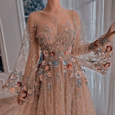 Spring Court Fashion Acotar, Dreamy Dress Fairy Tales, Cottagecore Gowns, Corset Fashion Outfits, Bride Dress Simple, Nikkah Dress, Boda Mexicana, Senior Prom Dresses, Plain Dress