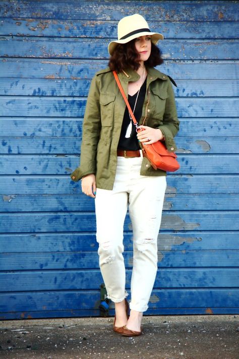 Cream Jeans with a Utility Jacket ( & #Passion4Fashion Linkup!) Military Green Jacket Outfit, Khaki Street Style, Utility Jacket Outfit, Green Jacket Outfit, Olive Green Utility Jacket, Fall Business Casual, Denim Utility Jacket, Winter Jacket Outfits, Lunch Outfit