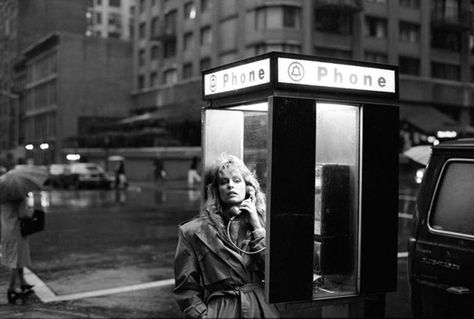 Farrah Fawcett | From a unique collection of black and white photography at https://www.1stdibs.com/art/photography/black-white-photography/ Harry Benson, Telephone Booth, Photography Vintage, Phone Booth, Farrah Fawcett, Photography Magazine Cover, Photo Vintage, City Photography, Night City