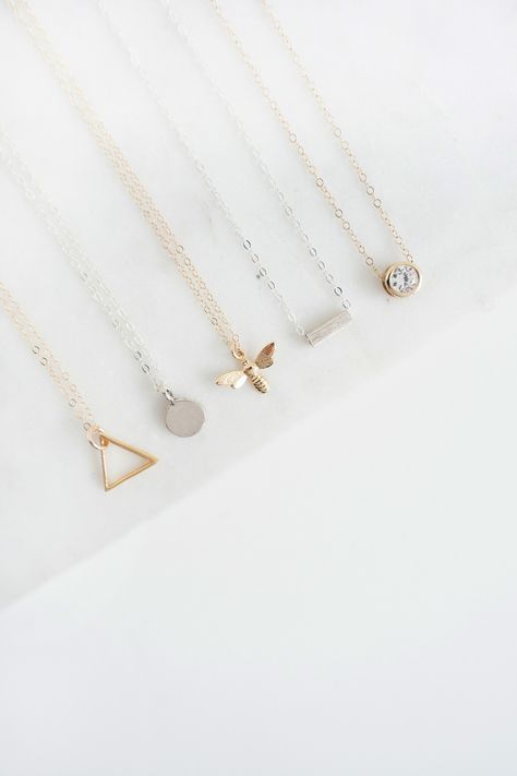 Geometric Jewellery, Horn Pendant Necklace, Swarovski Necklace, Minimal Jewelry, Geometric Jewelry, Crystal Necklace Pendant, Smooth Lines, Girly Jewelry, Minimalist Necklace