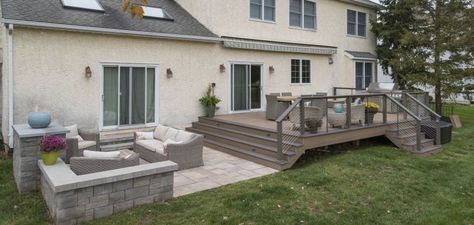 Small Backyard Deck, Backyard Deck Designs, Small Backyard Decks, Design Per Patio, Deck Design Ideas, Small Patio Design, Raised Deck, Cement Patio, Patio Deck Designs