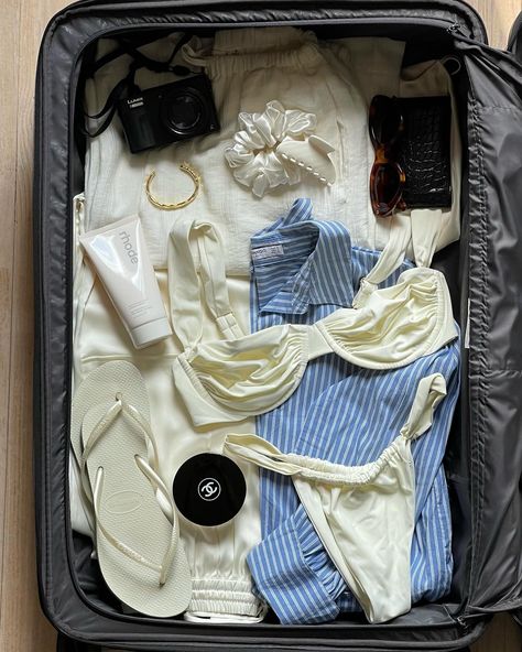 Packing Inspiration, Linen Summer Outfits, 2024 Travel, Packing Guide, Silk Scrunchies, Elegant Hair, Suitcase Packing, What In My Bag, Accessories Packing