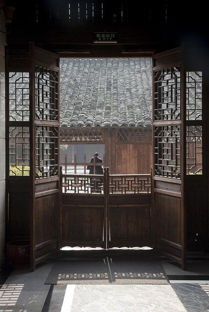 A traditional southern style terrace residence in Wenzhou, Zhejiang province Chengdu Architecture, Chinese Architecture Traditional, Chinese Architecture Design, Chinese Door, Ancient Chinese Architecture, Chinese House, China Architecture, Asian Interior, Chinese Interior