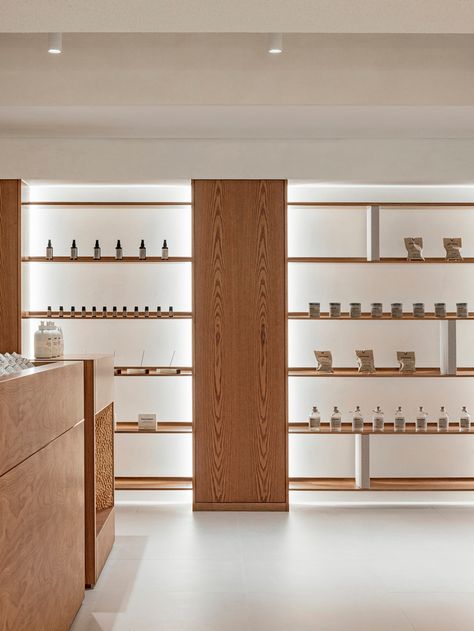 » GRANHAND Store by Studio Motif Cosmetic Store Design Interiors, Aesop Store Design, Perfume Store Interior Design, Product Shelf, Fragrance Store, Hidden Spaces, Perfume Shop, Retail Shelving, Perfume Store