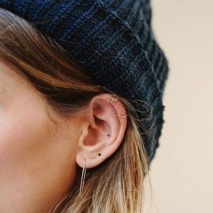 well, not exactly clothes, but... SO MUCH GOING ON. | 28 Adventurous Ear Piercings To Try This Summer Wedding Dress Brands, Septum Piercings, Multiple Earrings, Multiple Ear Piercings, Cute Piercings, Tragus Piercing, Fake Piercing, Ear Candy, Ear Cuffs