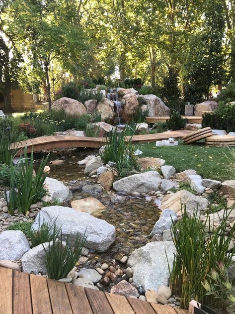 Rock Garden Waterfall, Backyard Stream, Garden Stream, Kolam Koi, Garden Pond Design, Pond Landscaping, Backyard Water Feature, Waterfalls Backyard, Belek