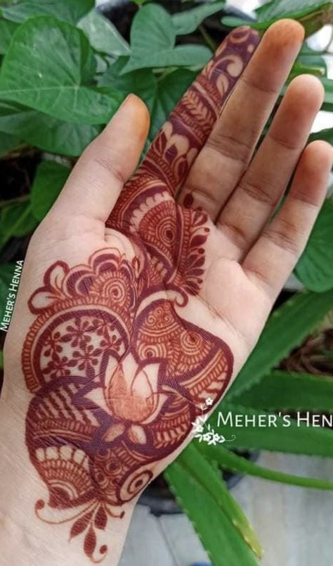 Floral Mehndi Design, Dulhan Mehndi Design, Hand Henna Designs, Short Mehndi Design, Easy Acrylic Painting Ideas, Front Mehndi Design, Tato Henna, Mehndi Designs 2018, Mehndi Designs Bridal Hands