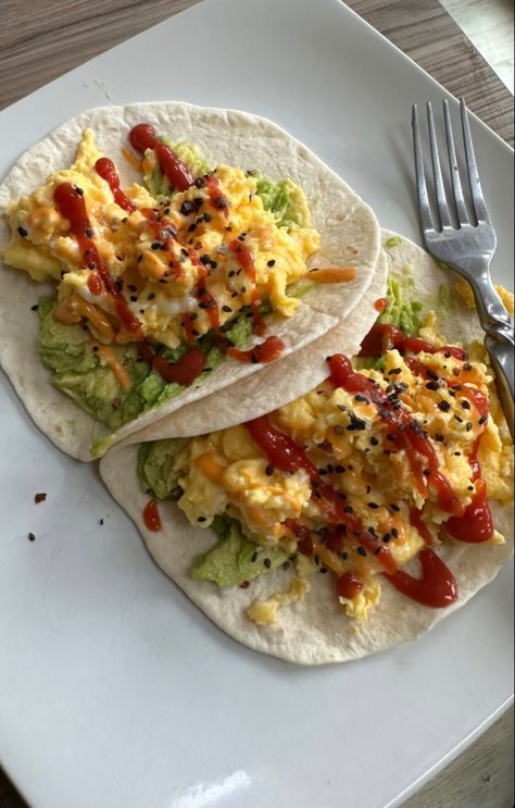 #recette #health #healthyfood #healthyrecipe #food #eat #goodeats #healthcare #yummy #yummyhealthyrecipes #yummyhealthyeasy #wraps #wrapsrecipes #eggs #avocado Dinner For Diet Meal Ideas, Somewhat Healthy Meals, Ideas For Healthy Dinner, Dinner Ideas For First Trimester, Easy Food At Home, Foods With Eggs, Avocado Egg Wrap, Egg Avocado Wrap, Pregnancy Foods To Eat Meal Ideas