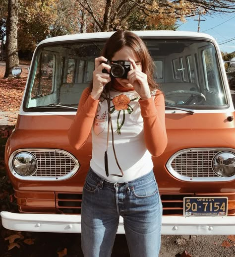 Instagram 70s Camera, Camera Photoshoot, Nostalgia Aesthetic, Hippie Aesthetic, 70s Aesthetic, Hippie Vibes, Retro Nostalgia, Vintage Camera, Retro Aesthetic