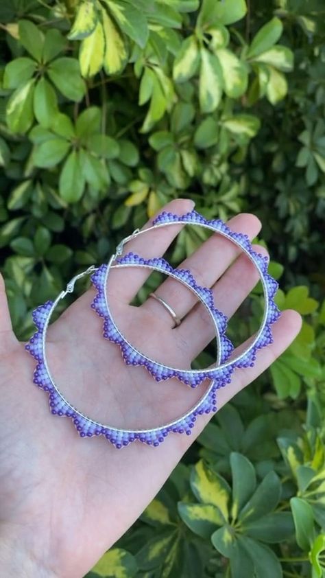 Beaded Hoop Earrings Tutorial, Diy Seed Bead Jewelry, Hoop Earrings Tutorial, Trinket Ideas, Seed Beads Diy, Anting Manik, Dreamcatcher Earrings, Jewelry Cheap, Beading Earrings