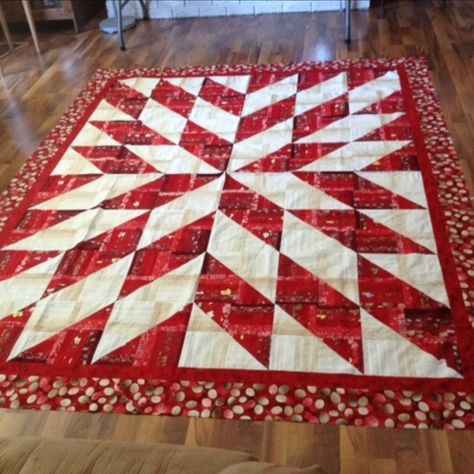 Red Starburst | Quiltsby.me Starburst Quilt, Red Starburst, Colchas Quilting, Rail Fence Quilt, Missouri Quilt, String Quilt, Half Square Triangle Quilts, Rail Fence, Patriotic Quilts