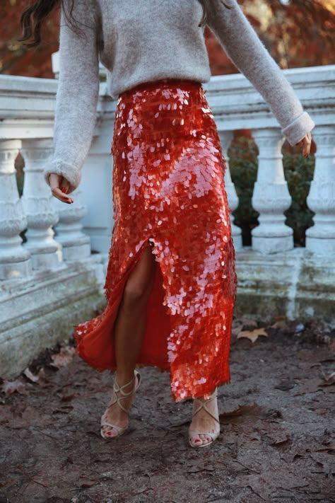 Red Sequin Skirt, Sequin Skirt Outfit, Sequin Skirts, Mode Tips, Looks Country, Sequin Outfit, Mode Inspiration, Looks Style, Skirt Outfits