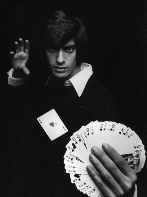 David Copperfield ~ Born David Seth Kotkin; September 16, 1956 (age 59) in Metuchen, New Jersey, US. American illusionist, and has been described by Forbes as the most commercially successful magician in history. Copperfield's television specials have won 21 Emmy Awards of a total 38 nominations. Best known for his combination of storytelling and illusion, Copperfield's career of over 40 years has earned him 11 Guinness World Records, a star on the Hollywood Walk of Fame, a knighthood David Copperfield Magician, Magic Illusions, Shooting Studio, David Copperfield, Easy Magic Tricks, Street Magic, Easy Magic, Sleight Of Hand, Magic Man