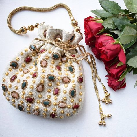 Embellished Purses, Wedding Handbag, Potli Bag, Embellished Bags, Diy Bag Designs, Potli Bags, Embroidery Bags, Vintage Purses, Bag Shop