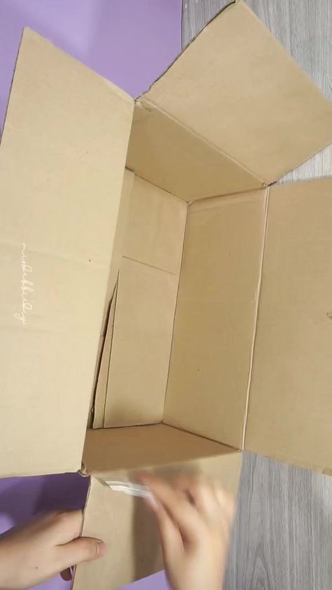 Cardboard Box Organizer, Cardboard Box Diy, Diy Box Crafts, Recycle Cardboard Box, Cardboard Organizer, Diy Ribbon Flowers, Diy Crafts Love, Cardboard Box Crafts, Diy Cardboard Furniture