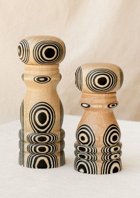 Cute Salt And Pepper Grinders, Artisan Home Decor, College Dorm Room Inspiration, Kitchen Countertop Decor, Ceramics Pottery Bowls, Scandinavian Mid Century Modern, Functional Ceramics, Salt And Pepper Grinders, Clean Origin