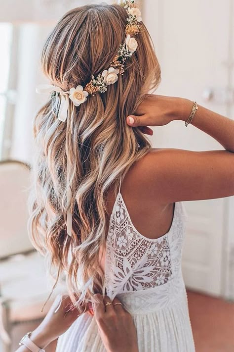 27 Lovely Wedding Hair Accessory Ideas & Tips ❤️ Want to add something beautiful to your wedding look? See our collection of wedding flower crowns & hair accessories which was made to inspire you! #weddings #hairstyles #hairaccessoriesinspiration Flower Crown Hairstyle Half Up, Bridal Hair With Flowers, Wedding Hair Flower Crown, Bohemian Chic Weddings, Beautiful Wedding Hair, Flower Crown Hairstyle, Best Wedding Hairstyles, Flowers In Her Hair, Bridal Hair Flowers