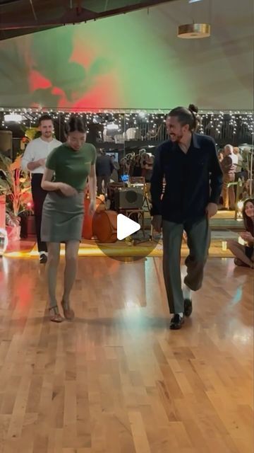 Cool Dance Videos, Lindy Hop Dance, Happy Dance Video, Jitterbug Dance, Couples Dance, Dancing In The Kitchen, Kizomba Dance, Jitterbug, Lindy Hop