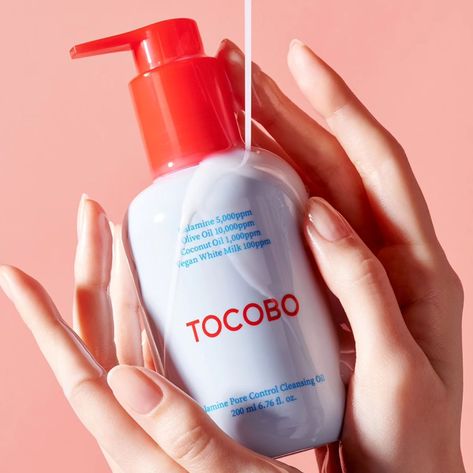 🌟TODAY'S ITEM🌟 TOCOBO 🩵Calamine Pore Control Cleansing Oil 200ml🩵 "A mild vegan cleansing oil formulated with 5,000ppm Calamine Powder!" ✨️Benefits✨️ - Contain 10,000ppm olive oil, 1,000ppm coconut oil - Quickly melts and emulsifies makeup, sunscreen and sebum - Suitable for sensitive skin 💧"Skin irritation completed, so use with confidence!"💧 Check it out a ZEZEYA! 🌟 . . ⏩️zezeya.com #tocobo #tocobocleansingoil #tocobokorea #tocobocalamineporecontrolcleansingoil #calamine #cleansingoil... Melted Makeup, Reduce Pore Size, Oil Based Cleanser, Make Up Remover, Cream Concealer, Protector Solar, Etude House, Olive Fruit, Skin Food