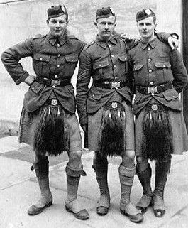 Old photograph of three young soldiers in St Andrews, Fife, Scotland Scottish Army, Scotland Kilt, Vintage Scotland, Scottish Warrior, Ww1 British, Scotland Forever, Ww 1, Men In Kilts, Men In Uniform