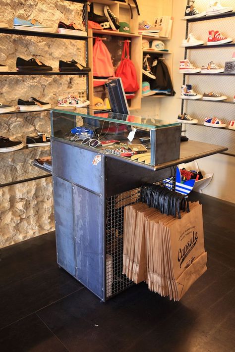 Checkout Counter Ideas Retail, Checkout Counter Ideas, Jeep Merchandise, Counter Ideas, Shoe Store Design, Checkout Counter, Clothing Store Displays, Clothing Store Interior, Clothing Store Design