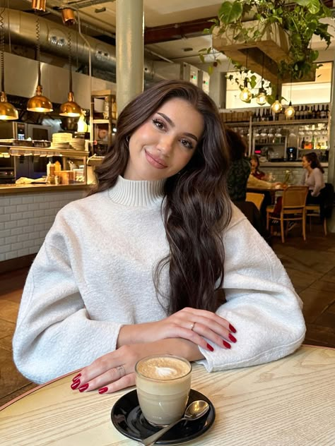 Aesthetic Coffee Date Pictures, Coffe Girls Aesthetic, Coffe Date Pics Ideas, Coffe Pic Ideas, Coffee Date Poses, Coffee Shop Picture Ideas, Coffee Shop Headshots, Girl Drinking Coffee Aesthetic, Coffee Shop Date Aesthetic