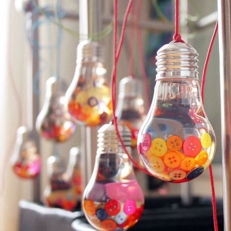 Resin lightbulbs filled with buttons - beautiful! Light Bulb Crafts, Diy Wall Art Decor, Button Crafts, Bottle Art, Glass Painting, Room Diy, Light Bulbs, Craft Room, A Design