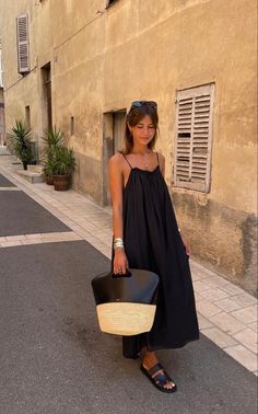 Italian Summer Outfits, Chique Outfit, European Summer Outfits, Europe Outfits, Italy Outfits, Looks Street Style, Looks Chic, Summer Fashion Outfits, Vacation Outfits