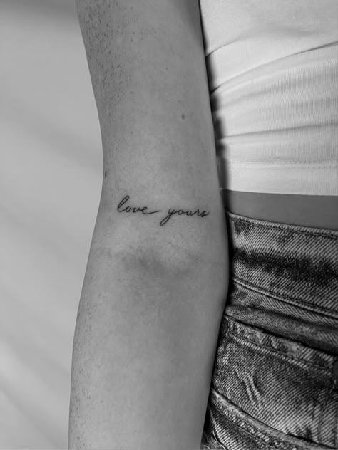 Make It Count Tattoo, Cursive Word Tattoos, Tattoo Cursive, Tattoo Word Fonts, Tattoo Black Women, Handwriting Tattoos, Tattoo Script Fonts, Love Yourself Tattoo, Tattoo Fonts Cursive