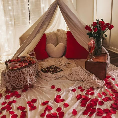 Date Night Decor, Romantic Home Dates, Home Dates, Romantic Valentines Day Ideas, Valentines Date Ideas, At Home Date Night, At Home Dates, Home Date Night, Day Date Ideas