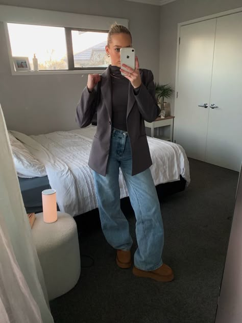 IG @_niamhchapmann #blazer #uggs #work #hair #jeans Ugg Business Casual, Uggs And Blazer Outfit, Ugg Office Outfit, Ugg Work Outfit, Platform Ugg Outfit, Ugg Coat, Tan Uggs, Platform Ugg, Office Fits