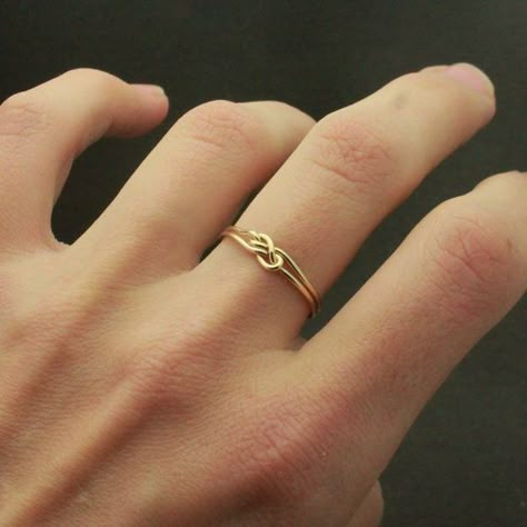 Single Gold Ring, Gold Rings Casual, Finger Rings Designs Gold, Gold Ring Simple Design For Women, Small Ring Design, Solid Gold Rings Unique, Finger Ring Gold Design, Simple Gold Rings Indian, Gold Rings Simple Unique Indian