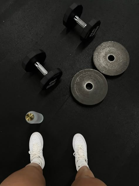 Gym Hype Aesthetic, Vision Board Ideas Aesthetic Pictures Workout, Workout Athstetic, Fitness Moodboard Aesthetic, Gym Asethic Wallpaper, Going To The Gym Aesthetic, Personal Trainer Aesthetic Girl, Neutral Gym Aesthetic, Workout Esthetics