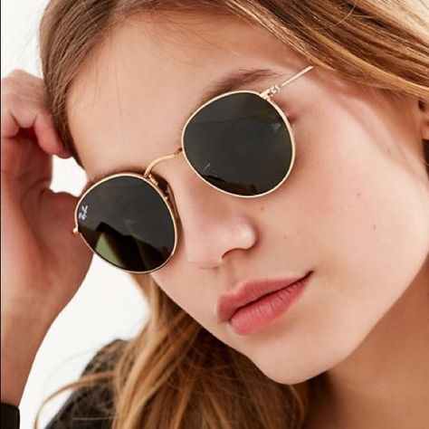 —SOLD—ROUND METAL CLASSIC RAY BANS Ray Ban Round Sunglasses, Iconic Sunglasses, Round Frame Glasses, Ray Ban Round Metal, Ray Ban Models, Round Metal Sunglasses, Round Ray Bans, Round Glasses Frames, Brow Bar