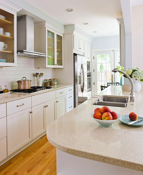 32 Before-and-After Kitchen Makeovers to Inspire Your Own Renovation Beige Countertops, Small White Kitchens, Galley Kitchen Design, Vintage Style Kitchen, Refacing Kitchen Cabinets, Farmhouse Sinks, Galley Kitchen, Kitchen Remodel Ideas, Kitchen On A Budget