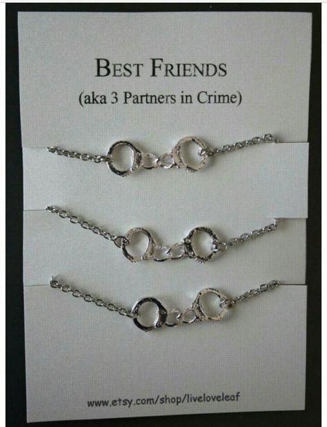 best best friends gift ever. Its soo cute ❤❤ Bracelets Bff, Best Friend Stuff, Hand Cuff Bracelet, Bff Stuff, Bff Jewelry, Best Friend Bracelets, Friend Stuff, Best Friend Outfits, Bff Necklaces